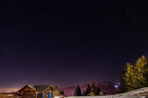 Mountain inn under a sky full of stars