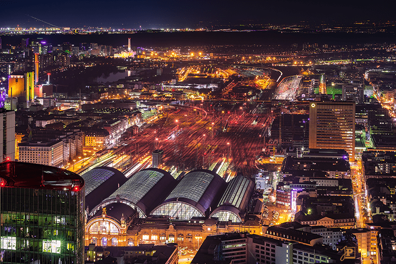 Frankfurt Hauptbahnhof vom Maintower aus gesehen