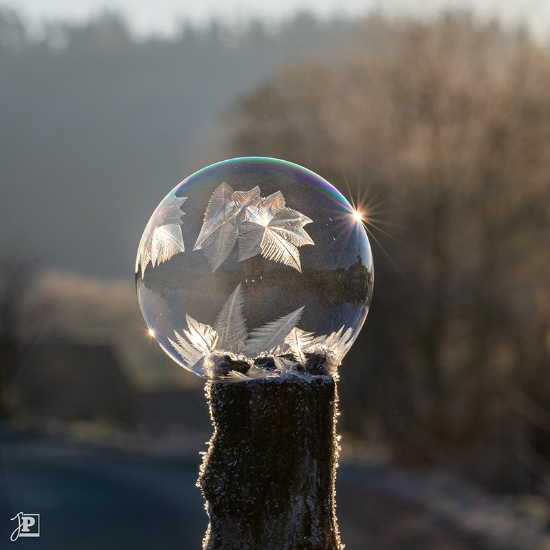 Freezing soap bubble